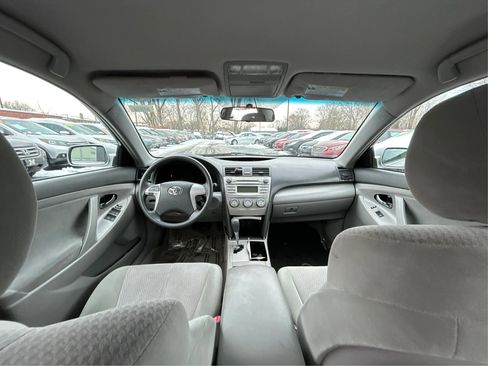 Used 2010 Toyota Camry LE image 22