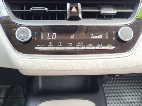 Used 2025 Toyota Corolla LE FWD image 18
