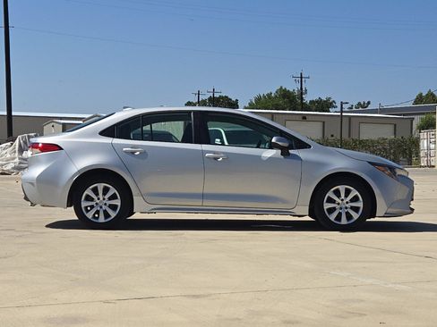 Used 2024 Toyota Corolla LE FWD image 6