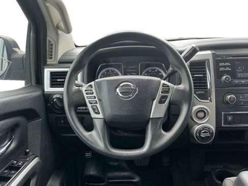 Used 2018 Nissan Titan SV AWD/4WD image 18