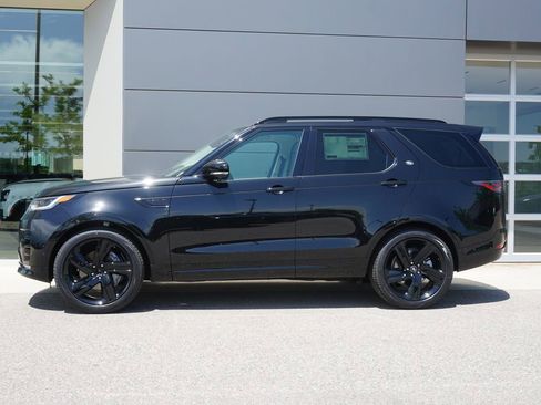 New 2025 Land Rover Discovery Dynamic SE image 8