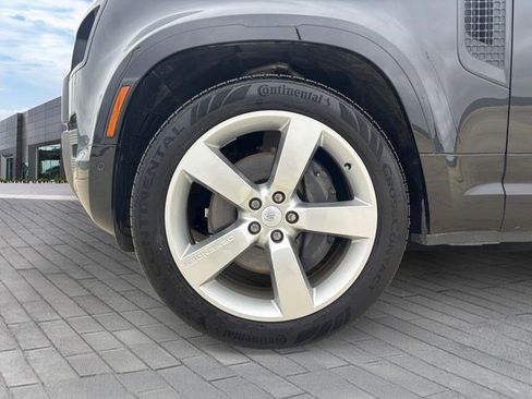 Certified 2025 Land Rover Defender 110 X-Dynamic SE image 9