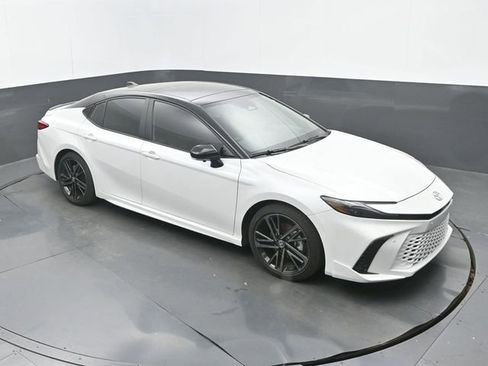 Used 2025 Toyota Camry XSE image 13