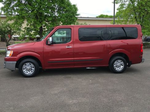 Used 2018 Nissan NV 3500 SL RWD image 3