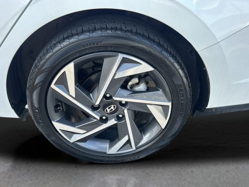 Used 2025 Hyundai Elantra Sport FWD image 17