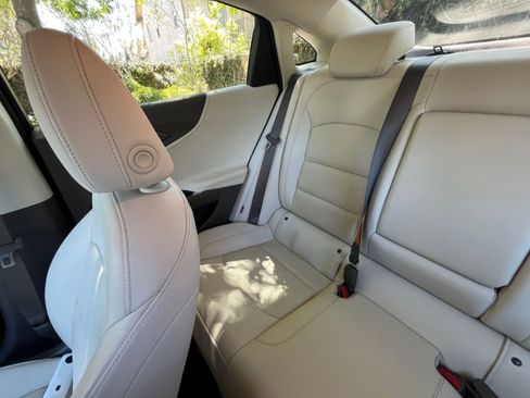 Used 2024 Chevrolet Malibu LT image 39