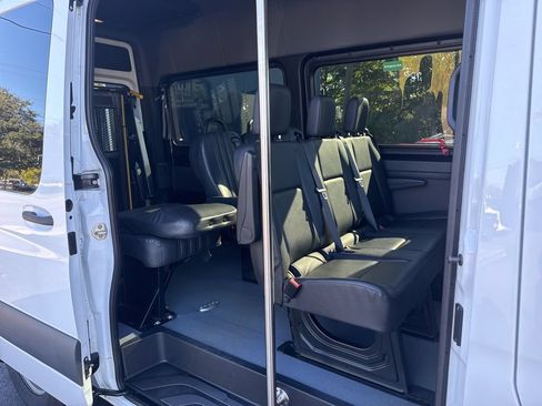 Used 2022 Mercedes-Benz Sprinter 1500 image 9
