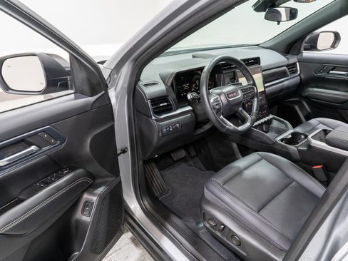 Used 2025 GMC Terrain Elevation w/ Elevation Premium Package image 12