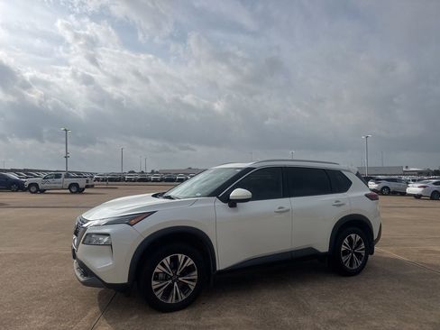 Used 2023 Nissan Rogue SV w/ SV Premium B Package FWD image 9