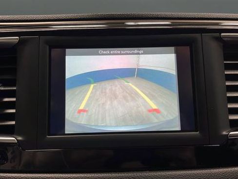 Used 2020 Chrysler Voyager L FWD image 13