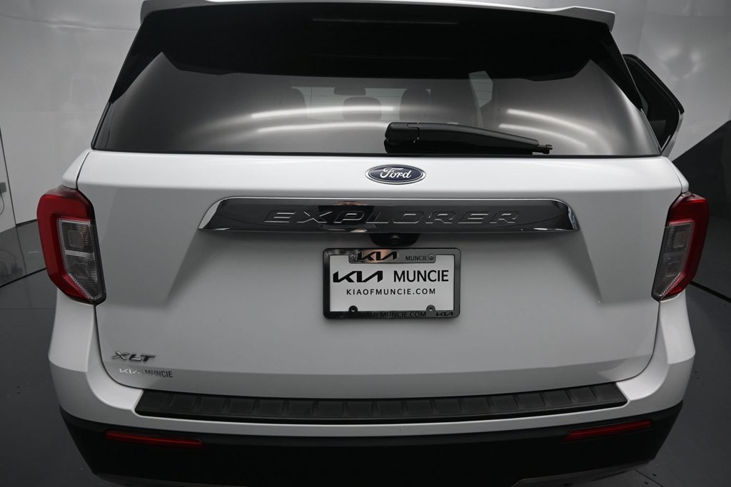Used 2023 Ford Explorer XLT w/ Equipment Group 202A RWD image 9