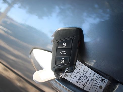 Used 2023 Volkswagen Atlas SE image 26