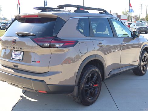 Used 2025 Nissan Rogue SV image 6