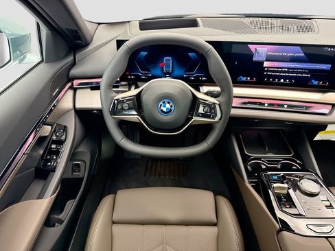 New 2026 BMW i5 eDrive40 w/ Premium Package AWD/4WD image 10