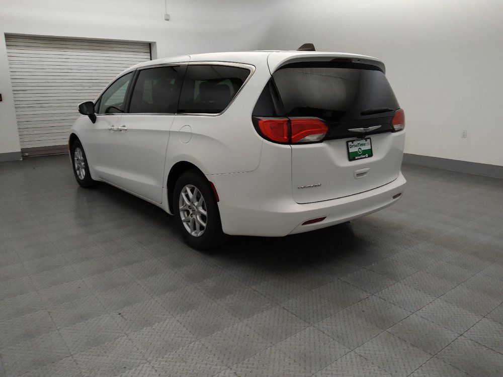 Used 2023 Chrysler Voyager LX FWD image 5