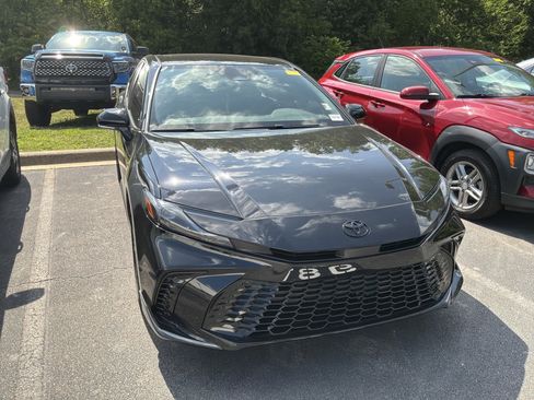 Used 2026 Toyota Camry Hybrid FWD image 38