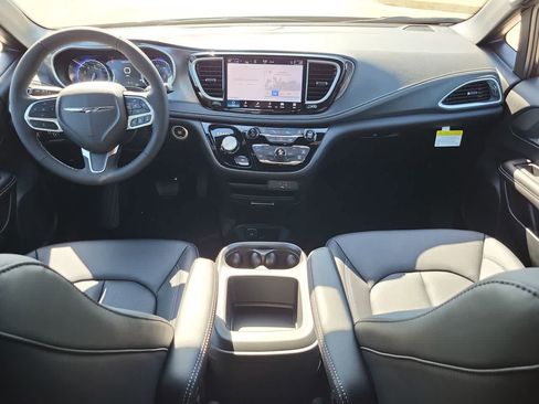 New 2026 Chrysler Pacifica Select FWD image 18