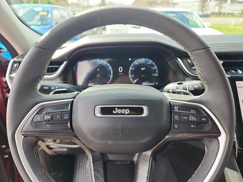 Used 2023 Jeep Grand Cherokee L Limited AWD/4WD image 19