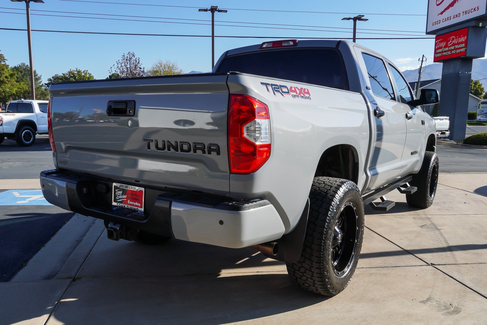 Used 2018 Toyota Tundra SR5 AWD/4WD image 8