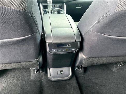 Used 2021 Toyota Highlander LE FWD image 25