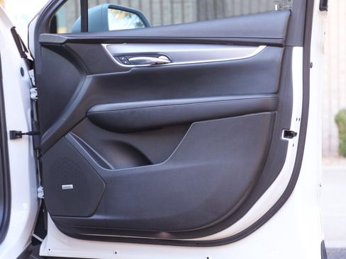 Used 2018 Cadillac XT5 Luxury w/ LPO, Black Ice Package image 22