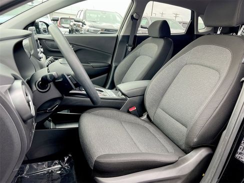 Used 2023 Hyundai Kona SE image 17