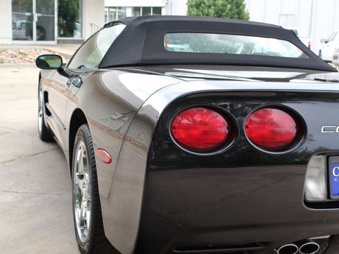 Used 2002 Chevrolet Corvette Convertible w/ Preferred Equipment Group2 RWD image 18