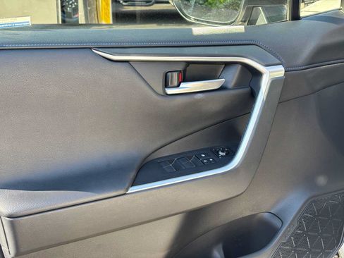 Used 2019 Toyota RAV4 XSE AWD/4WD image 23