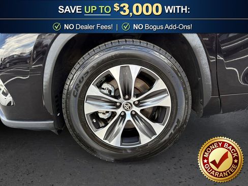 Used 2020 Toyota Highlander XLE FWD image 13