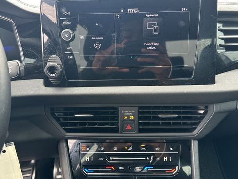 Used 2025 Volkswagen Jetta Sport image 28