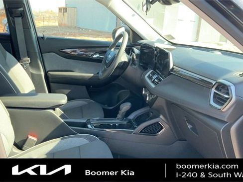 Used 2025 Chevrolet TrailBlazer LT image 11