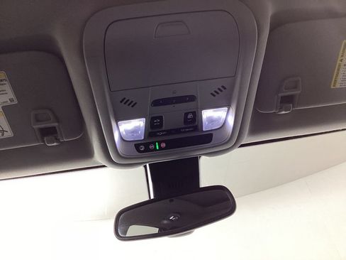 Used 2019 Chevrolet Equinox Premier FWD image 16