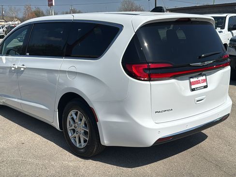 New 2026 Chrysler Pacifica Select image 7