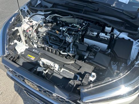Used 2022 Toyota Corolla Cross XLE FWD image 28