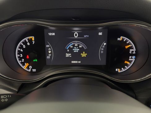 Used 2019 Jeep Grand Cherokee Altitude RWD image 26