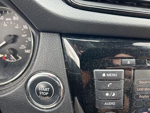 Used 2020 Nissan Rogue SV image 16