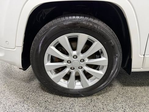 Used 2017 Jeep Cherokee Overland w/ Technology Group AWD/4WD image 30