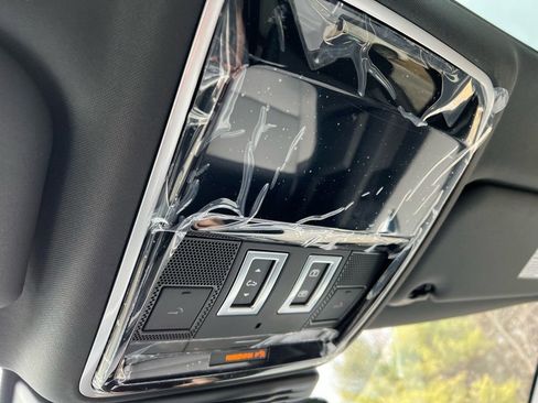 New 2026 Land Rover Range Rover Velar Dynamic SE AWD/4WD image 20