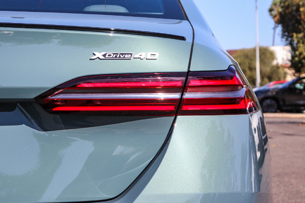 Used 2027 BMW i5 xDrive40 AWD/4WD image 7