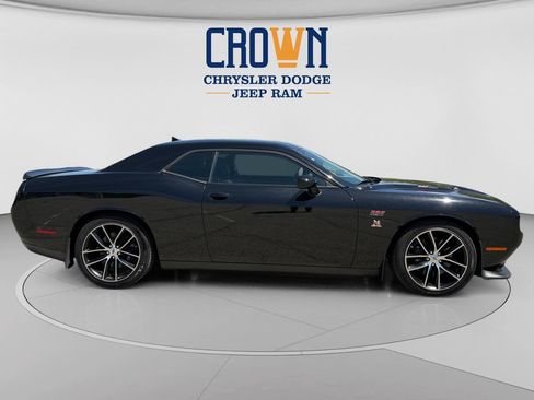 Used 2017 Dodge Challenger R/T Scat Pack w/ Leather Interior Group RWD image 2