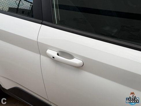 Used 2024 Hyundai Venue SEL FWD image 7