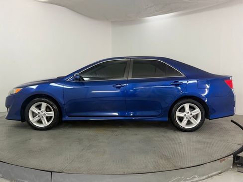 Used 2014 Toyota Camry SE FWD image 4