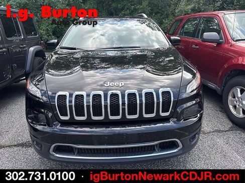 Used 2017 Jeep Cherokee Limited AWD/4WD image 3