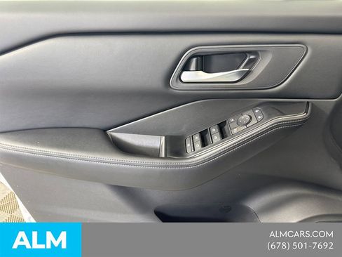 Used 2025 Nissan Rogue SV image 14