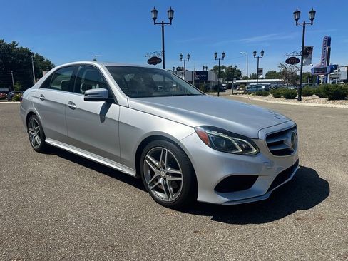 Used 2016 Mercedes-Benz E 350 4MATIC Sedan image 3