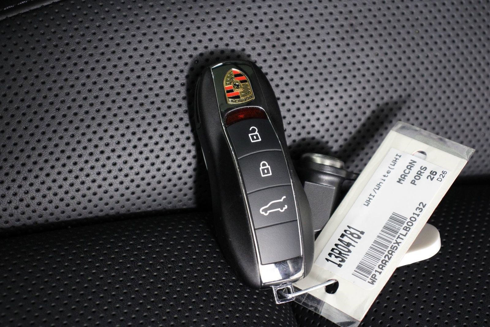 Certified 2026 Porsche Macan AWD/4WD image 34