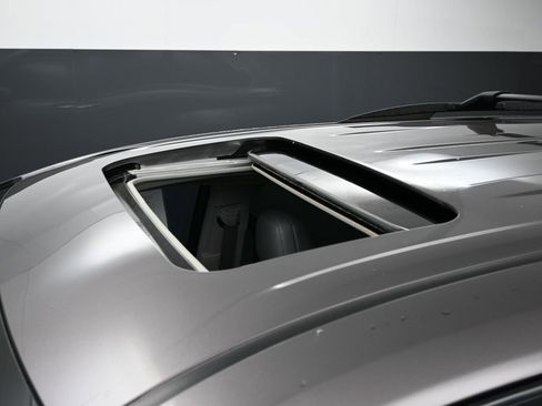 Used 2022 Toyota Sienna XLE w/ XLE Plus Package image 11