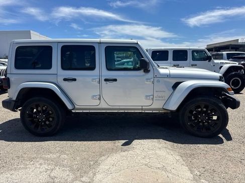 Used 2024 Jeep Wrangler Unlimited Sahara AWD/4WD image 4