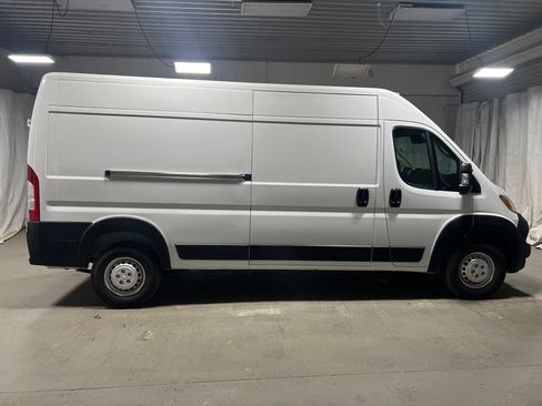 Used 2025 RAM ProMaster 2500 w/ Convenience Group FWD image 8