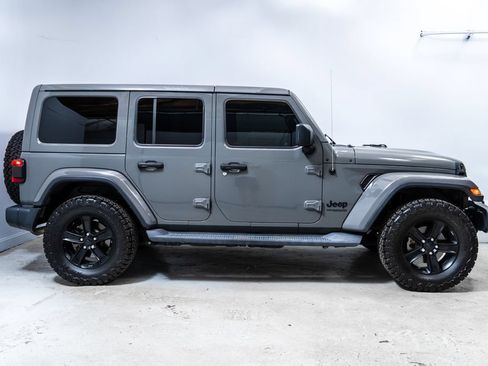 Used 2019 Jeep Wrangler Unlimited Sahara AWD/4WD image 8
